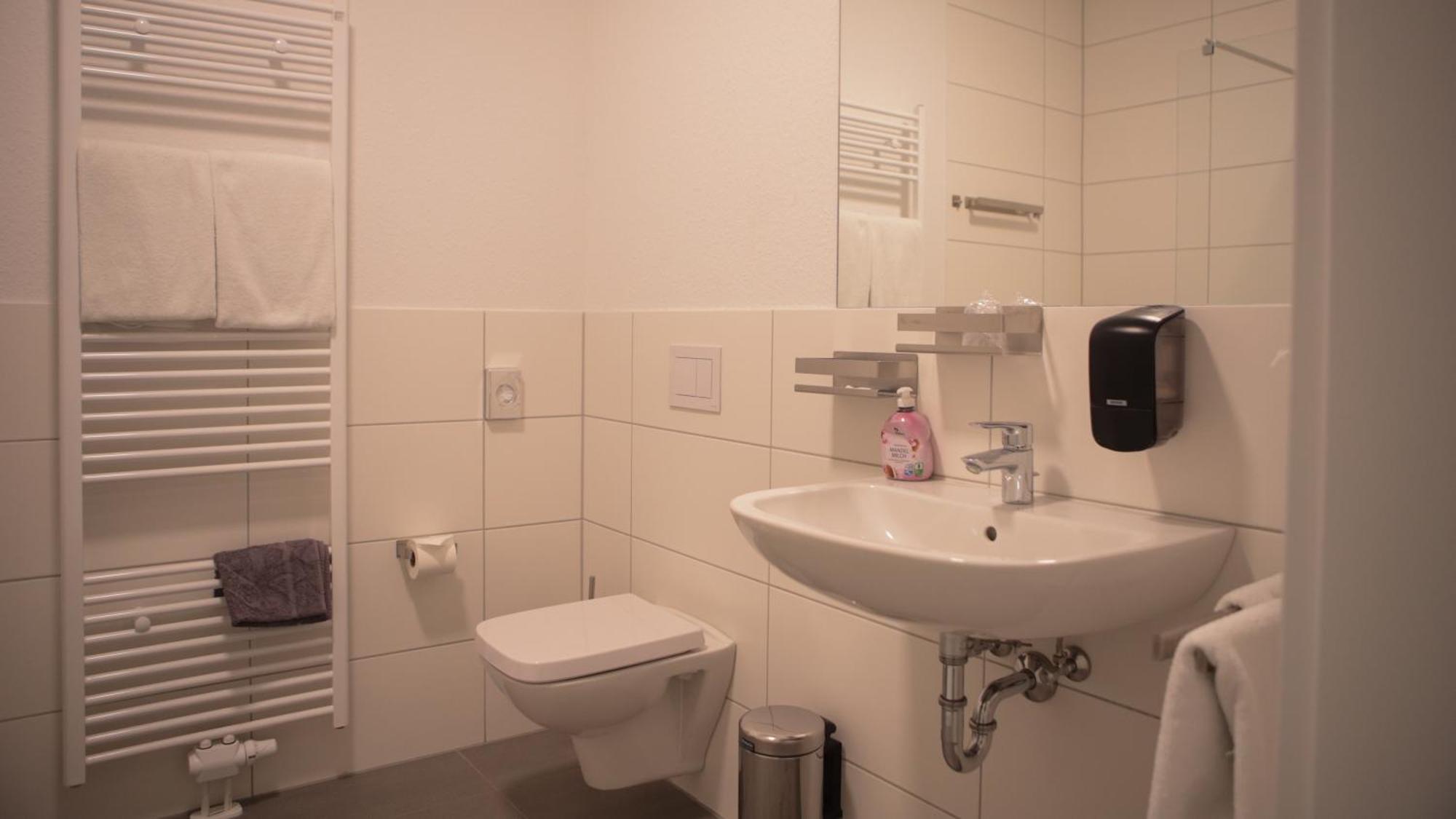 Garni Hotel Hof Zum Ахаус Екстериор снимка