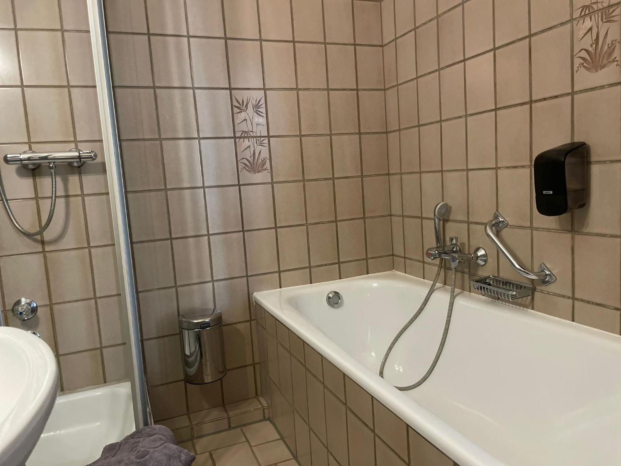 Garni Hotel Hof Zum Ахаус Екстериор снимка