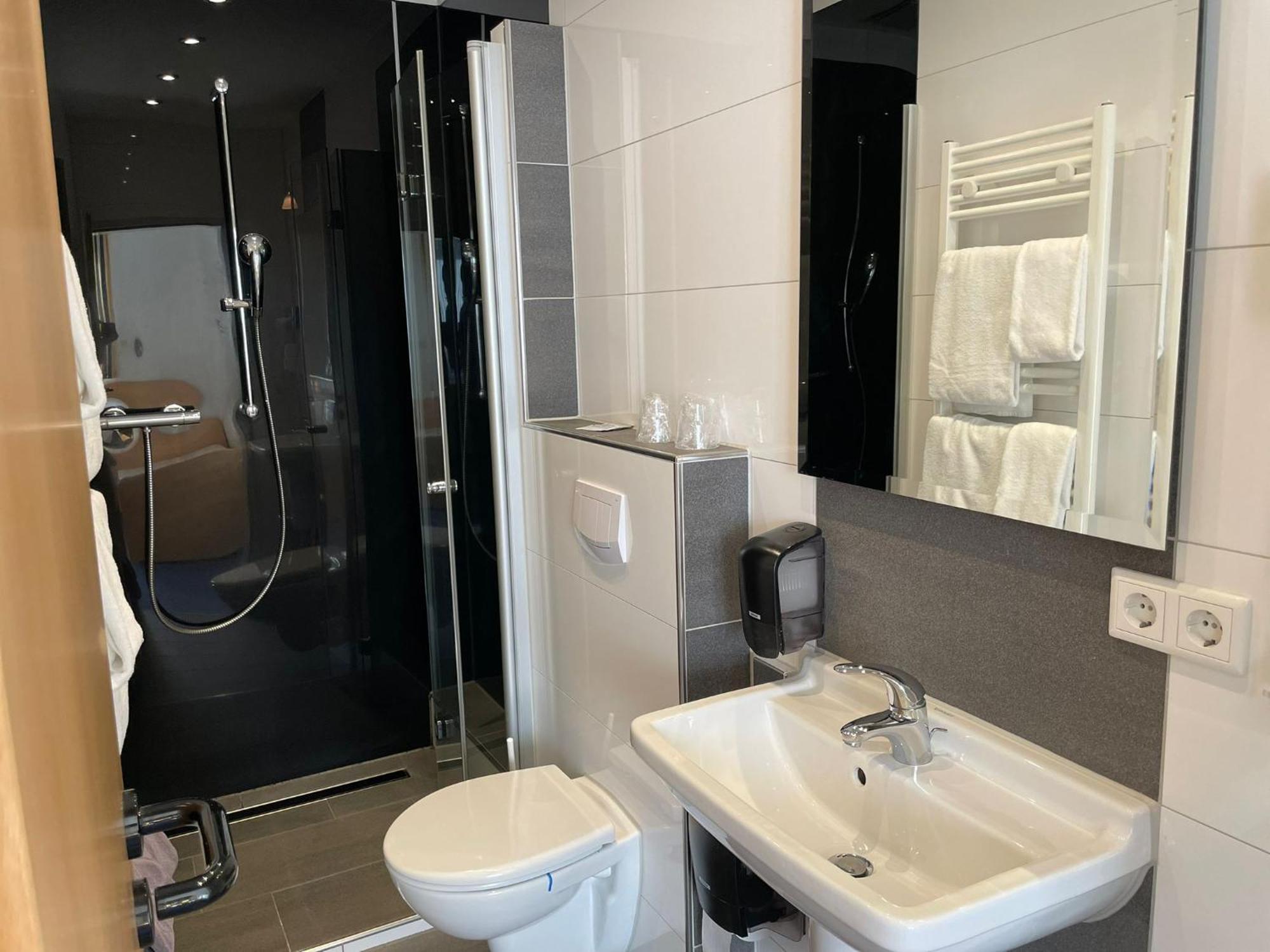 Garni Hotel Hof Zum Ахаус Екстериор снимка