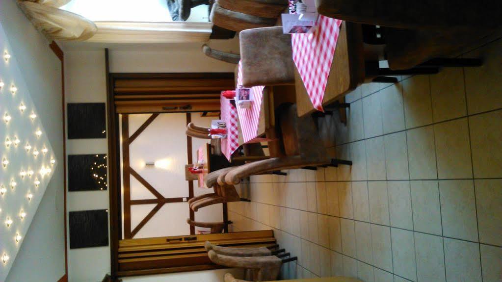 Garni Hotel Hof Zum Ахаус Екстериор снимка
